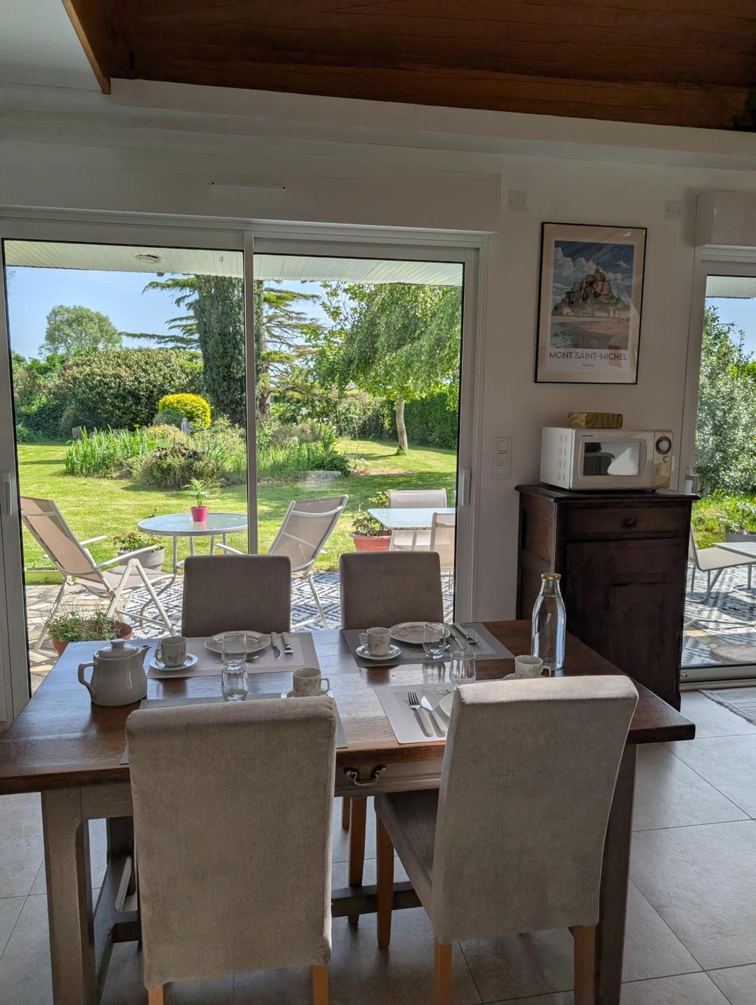 Bed and Breakfast A L Ombre Du Mont Saint Michel Huisnes-sur-Mer Exterior foto